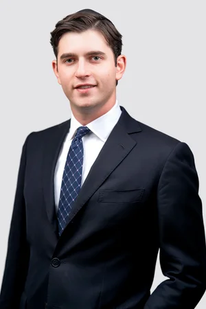 Real estate analyst headshots Darien SM Bear 1 (2)